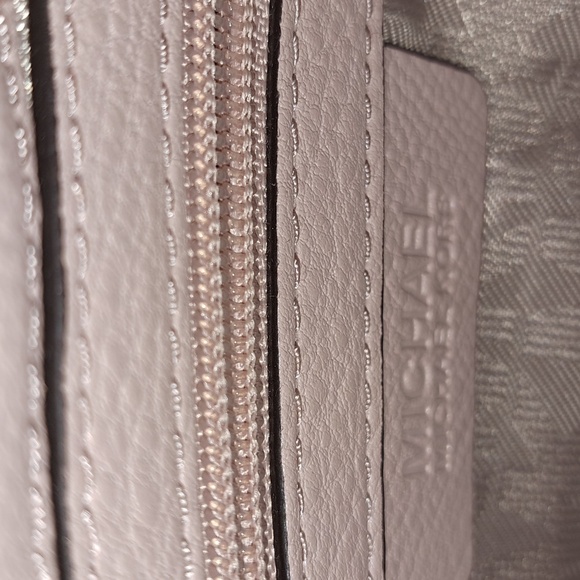 Michael Kors NWTs Bedford Crossbody NWTs - Picture 15 of 17